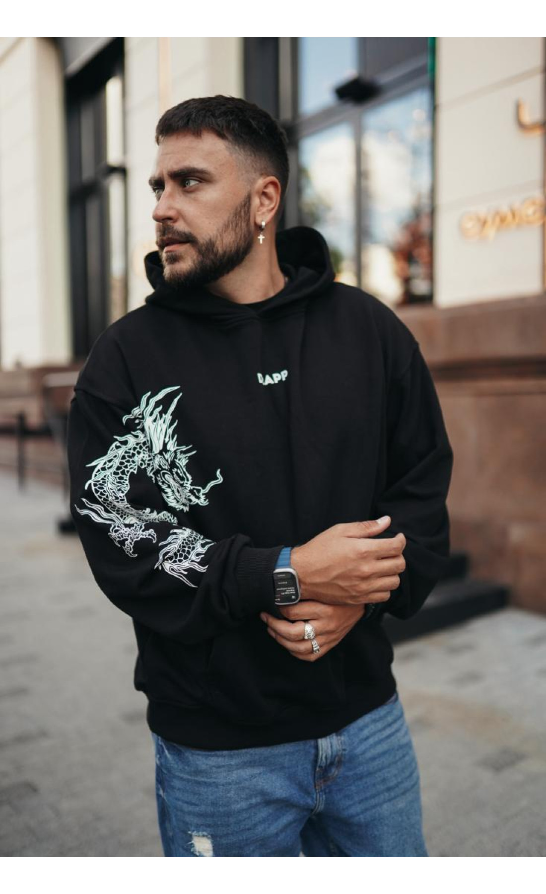 Чоловіче чорне  оверсайз худі з трендовим принтом