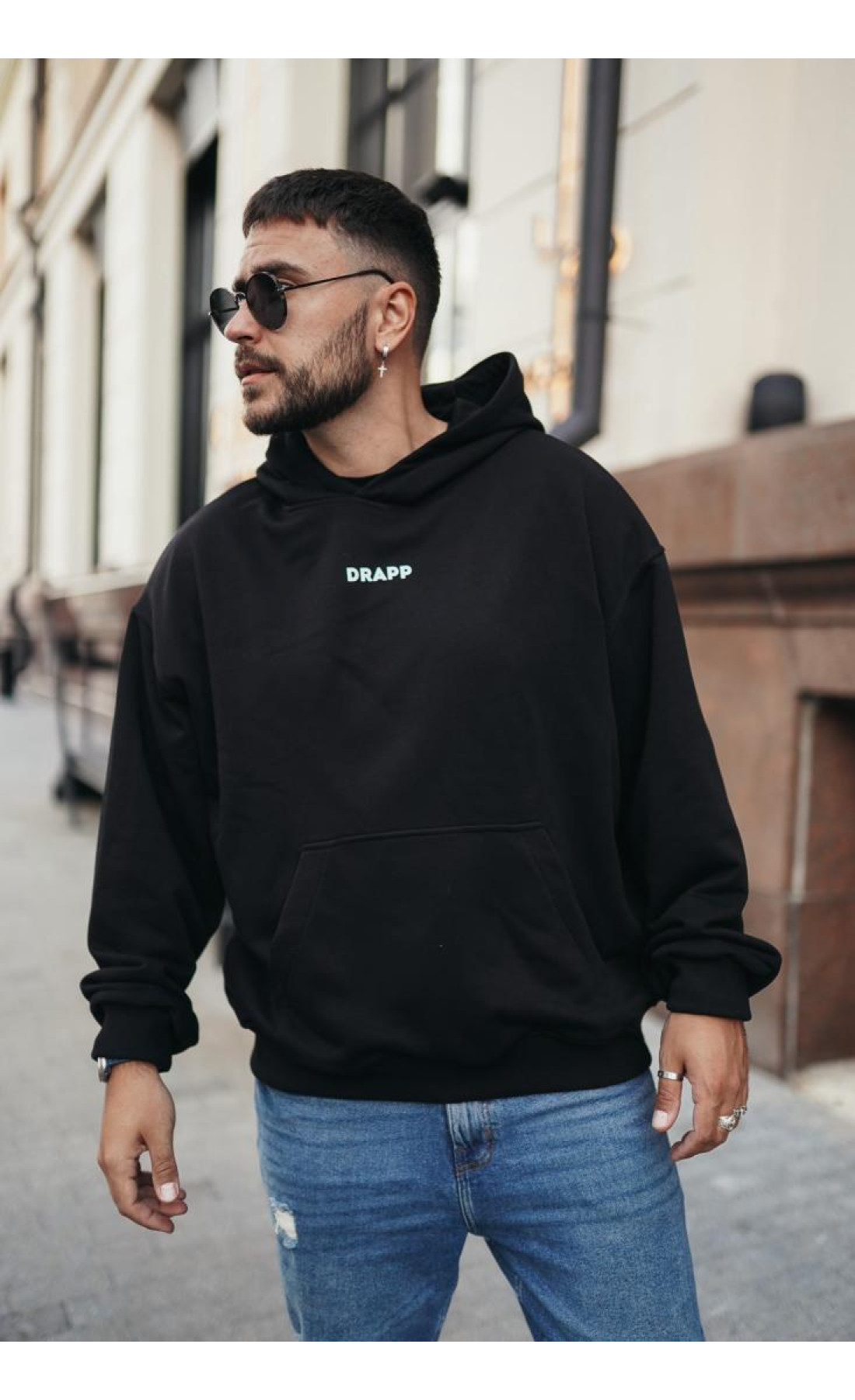 Чоловіче чорне  оверсайз худі з трендовим принтом