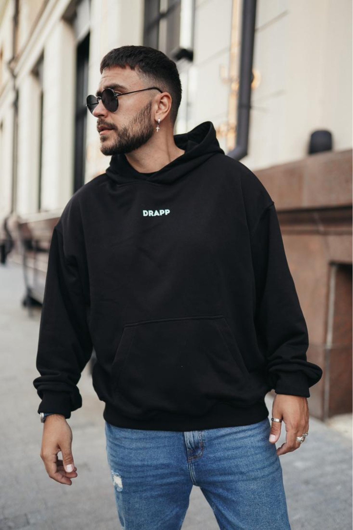 Чоловіче чорне  оверсайз худі з трендовим принтом