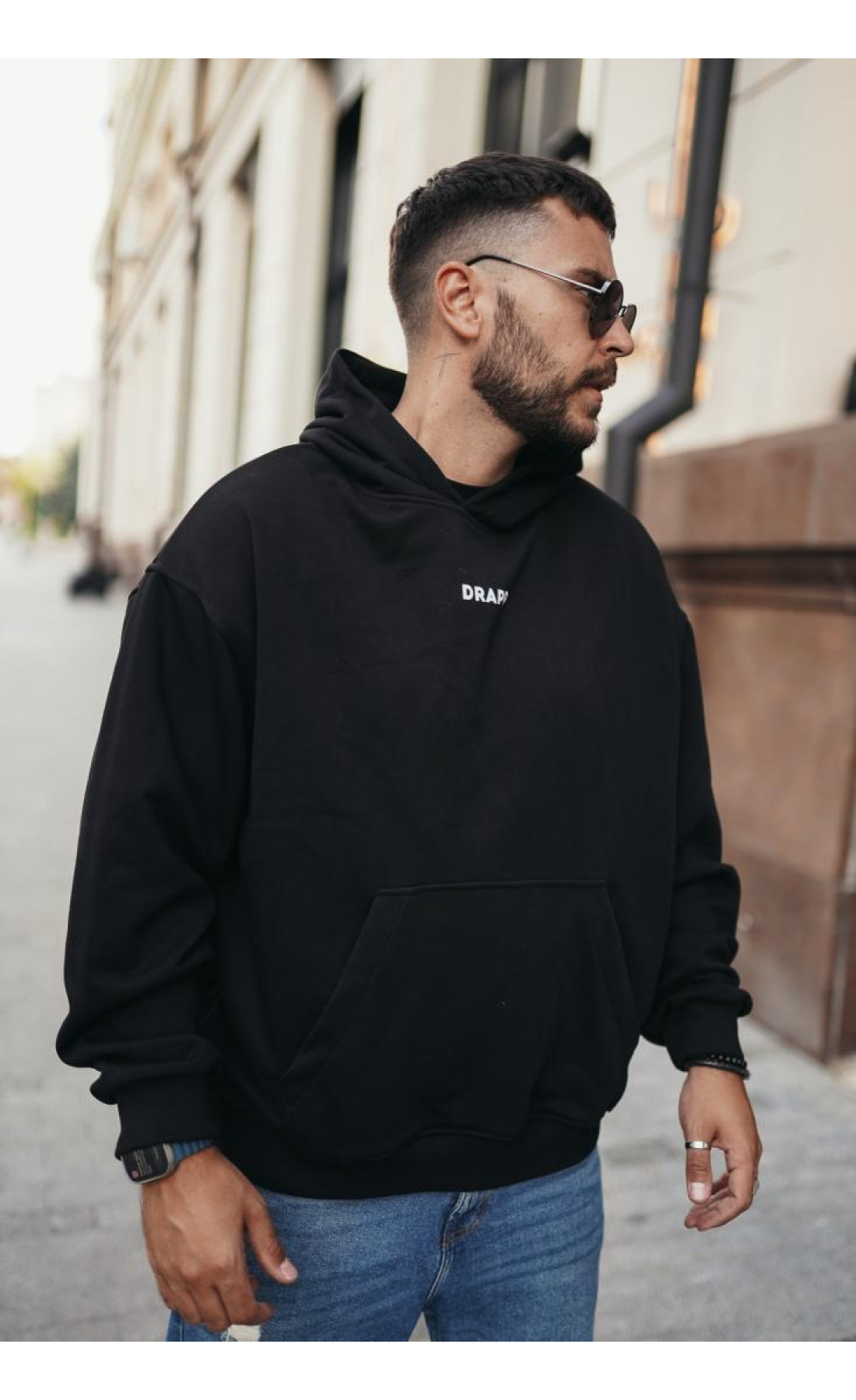 Чоловіче чорне  оверсайз худі з трендовим принтом