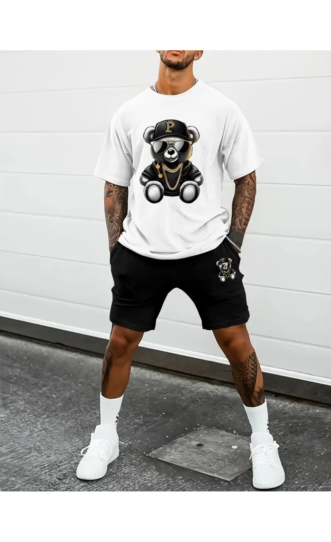 Зручний чоловічий чорно-білий спортивний костюм-двійка з модним принтом