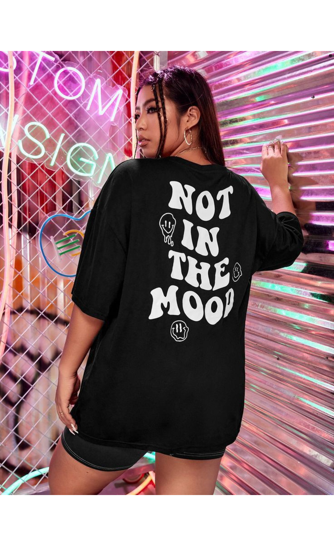 Чорна легка жіноча оверсайз футболка з модними написами