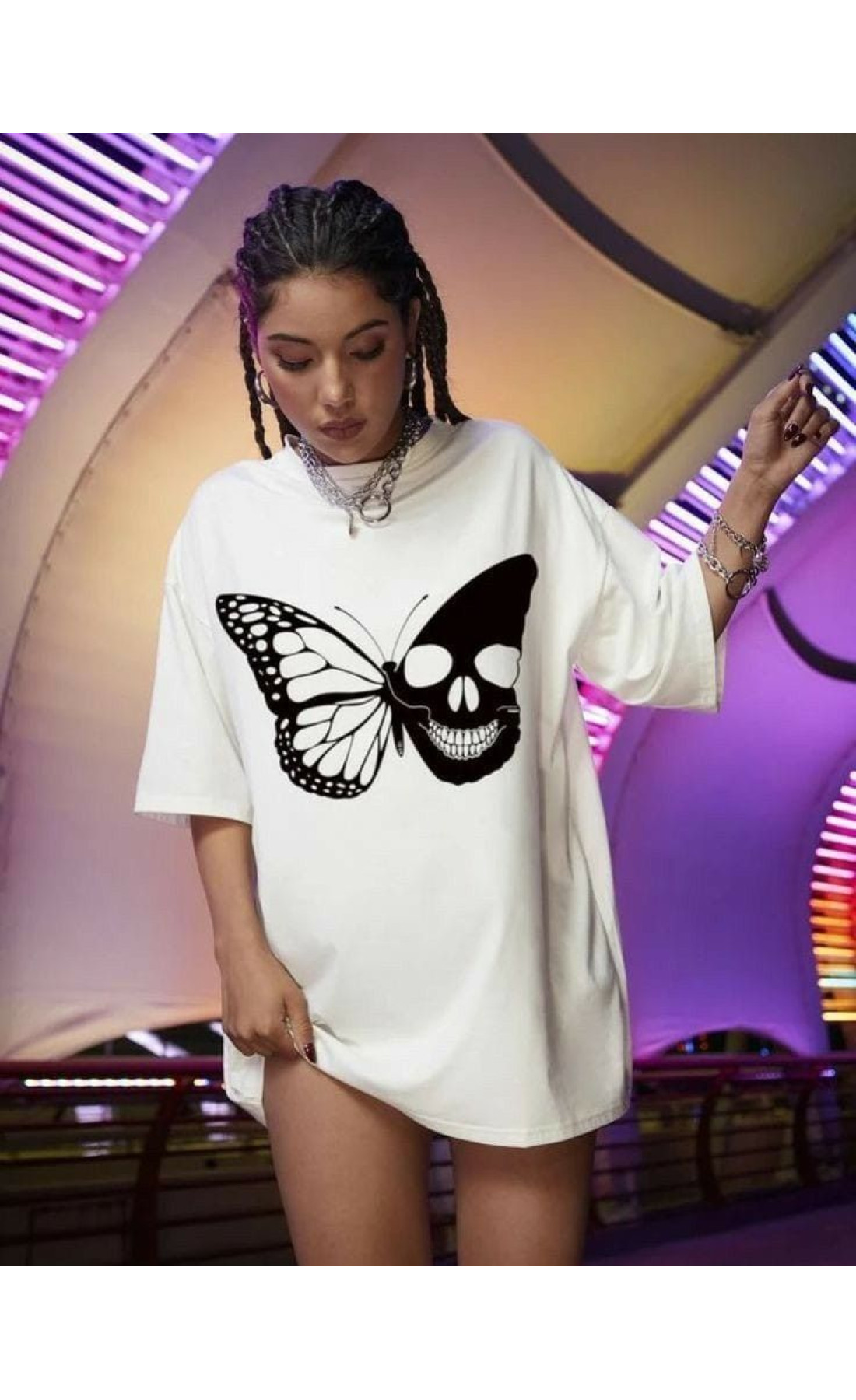 біла жіноча оверсайз футболка з модним принтом