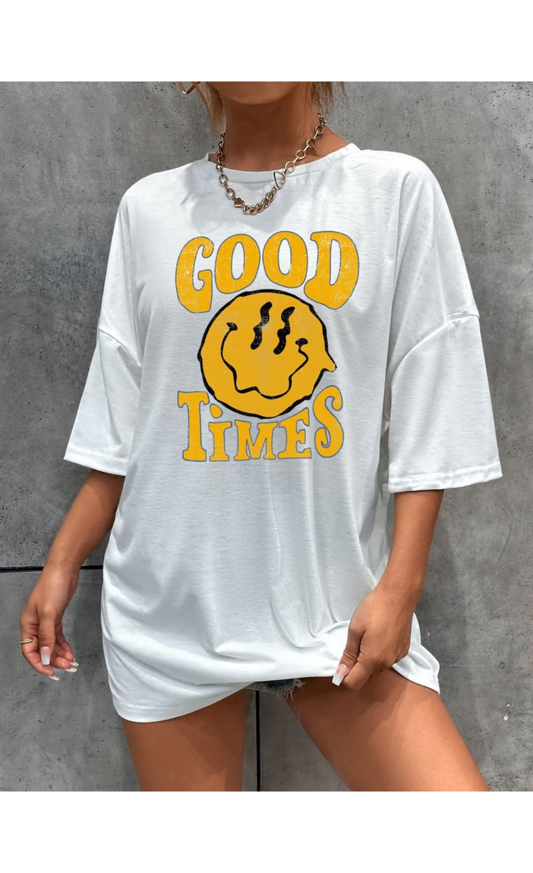 Комфортна жіноча біла оверсайз футболка з модним принтом