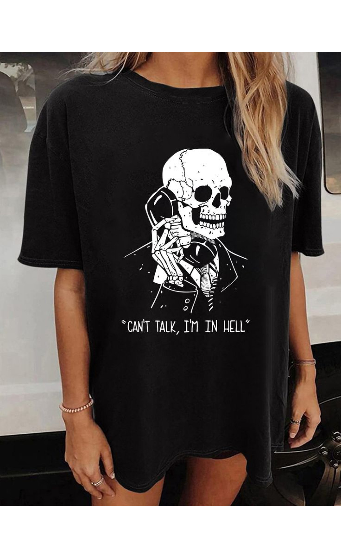 Жіноча чорна  оверсайз футболка з трендовим принтом