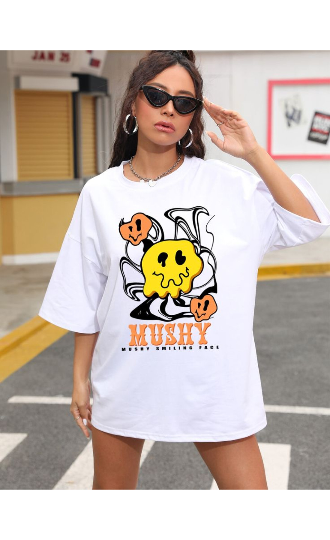 Біла жіноча футболка з принтом дтф