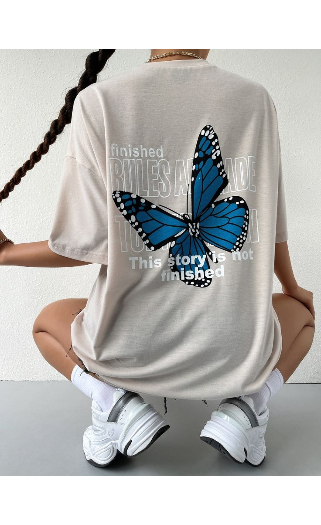 Біла жіноча футболка з принтом дтф