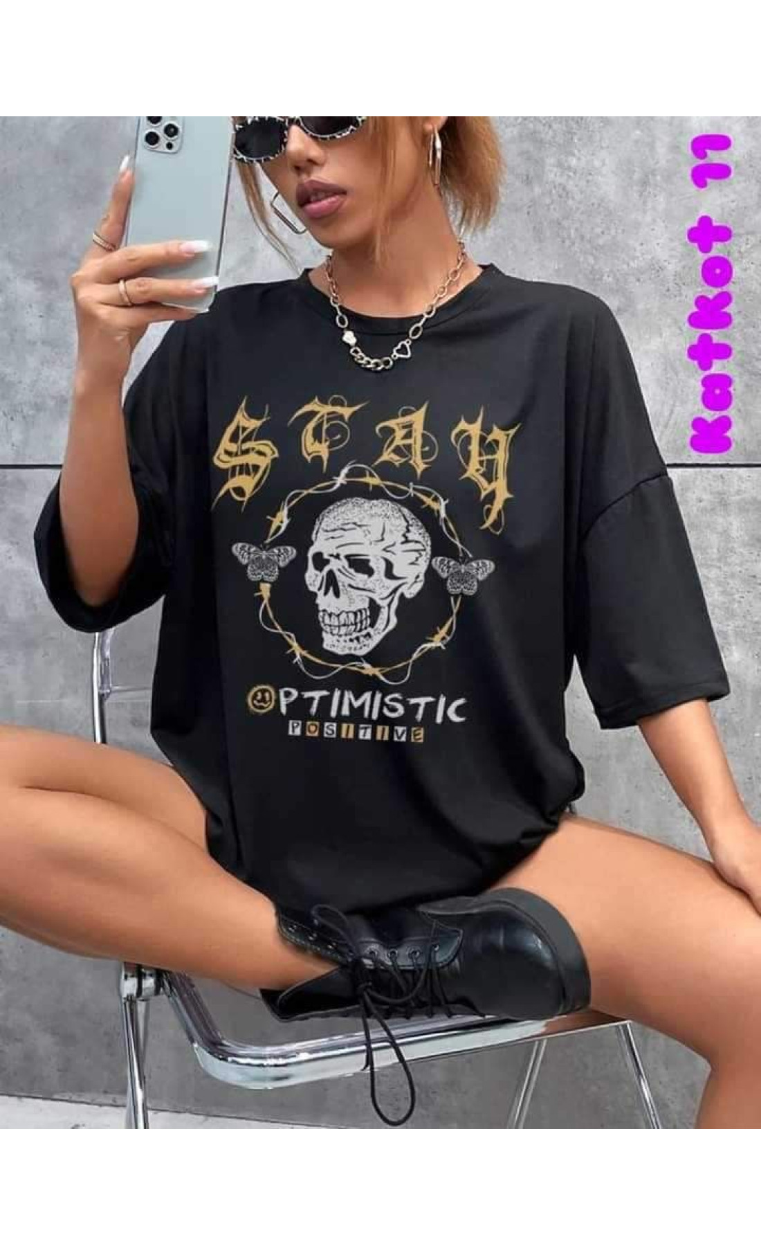 Чорна жіноча футболка з принтом дтф