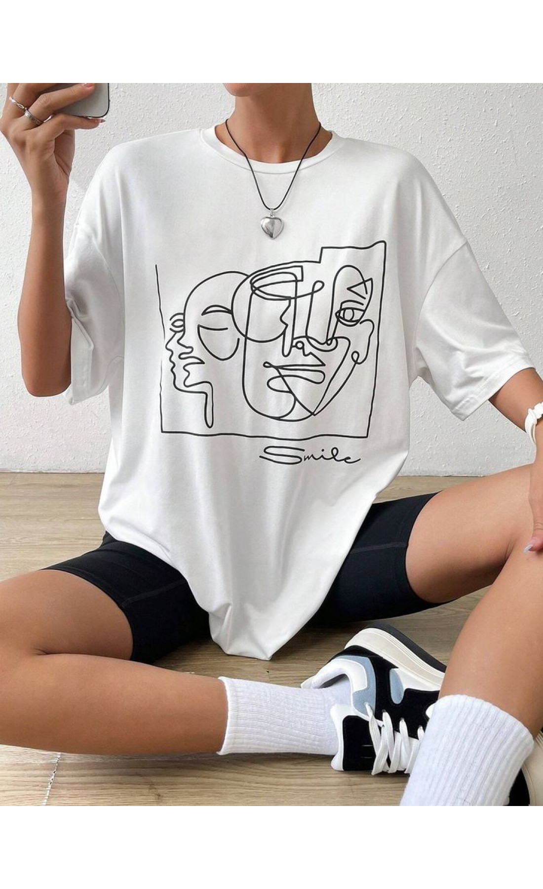 Біла жіноча футболка з принтом дтф