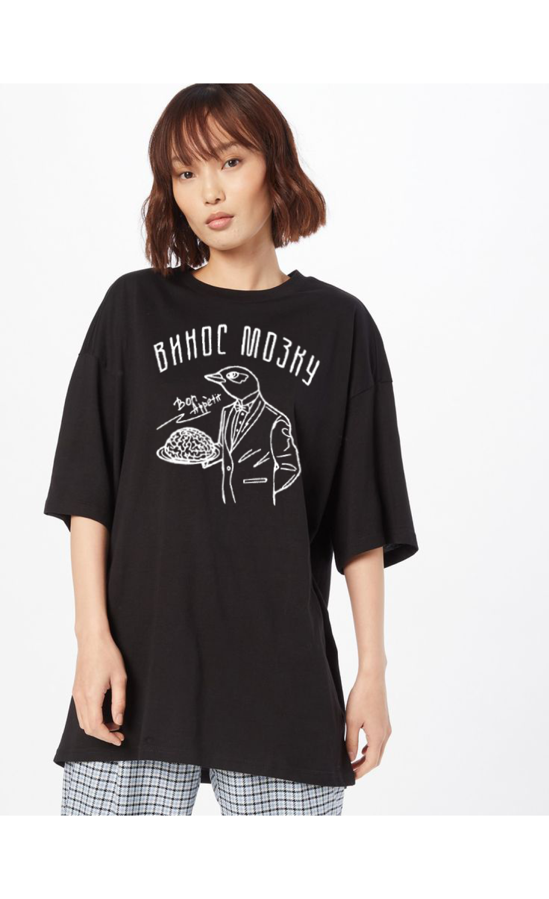 Жіноча чорна  оверсайз футболка з трендовим принтом