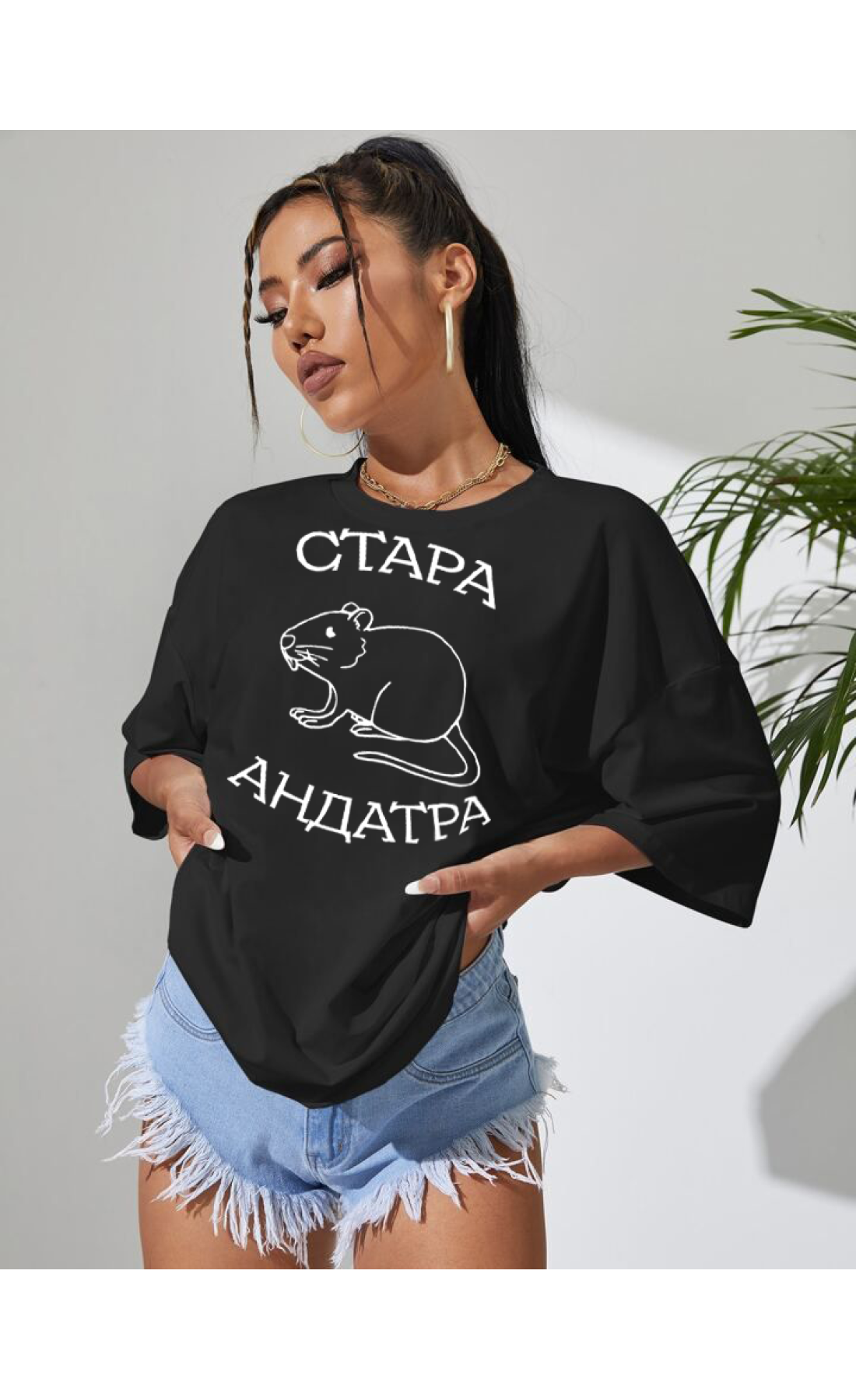 Жіноча чорна  оверсайз футболка з трендовим принтом