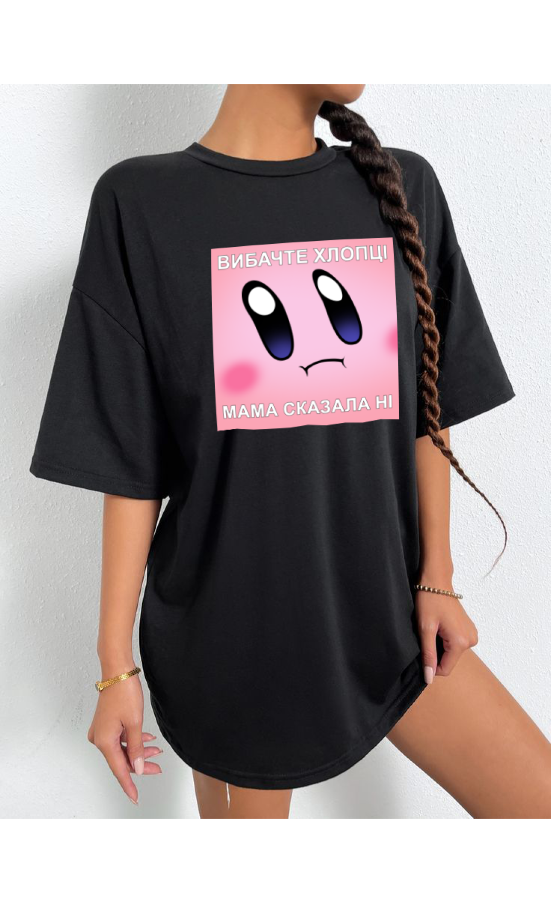 Жіноча чорна  оверсайз футболка з трендовим принтом