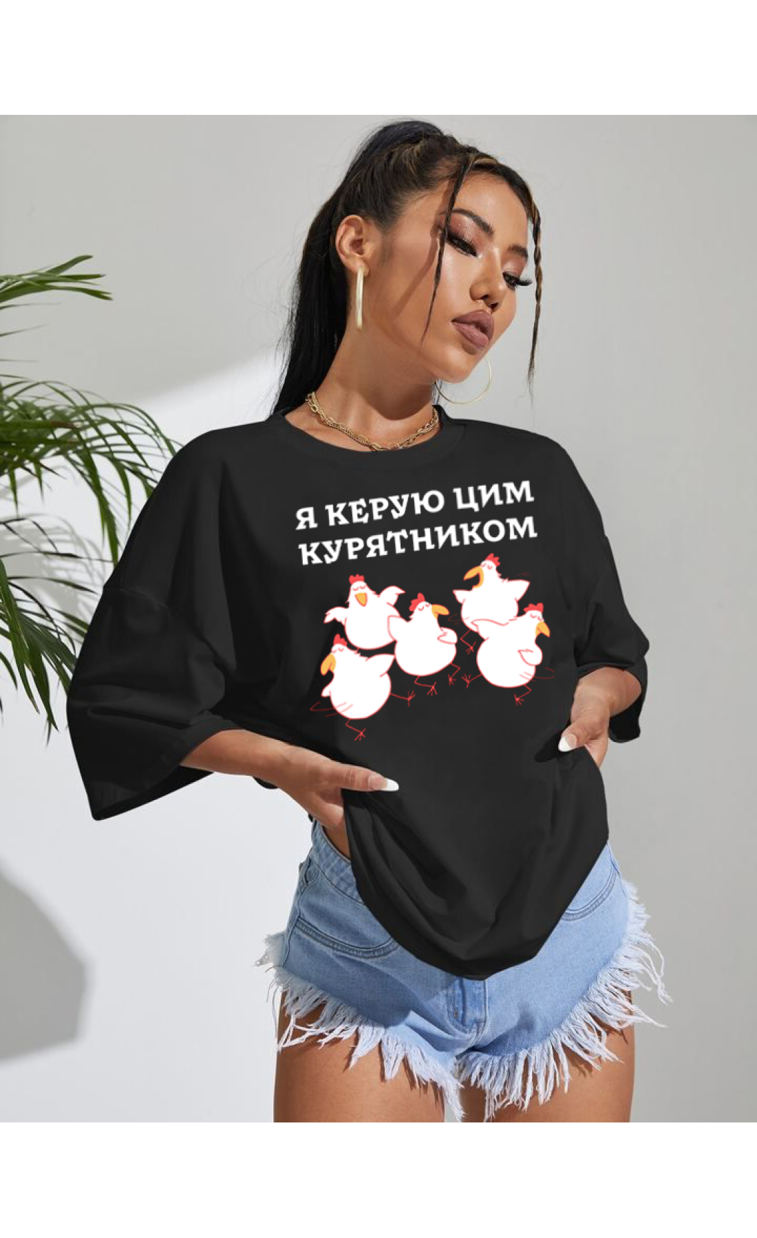 Жіноча чорна  оверсайз футболка з трендовим принтом
