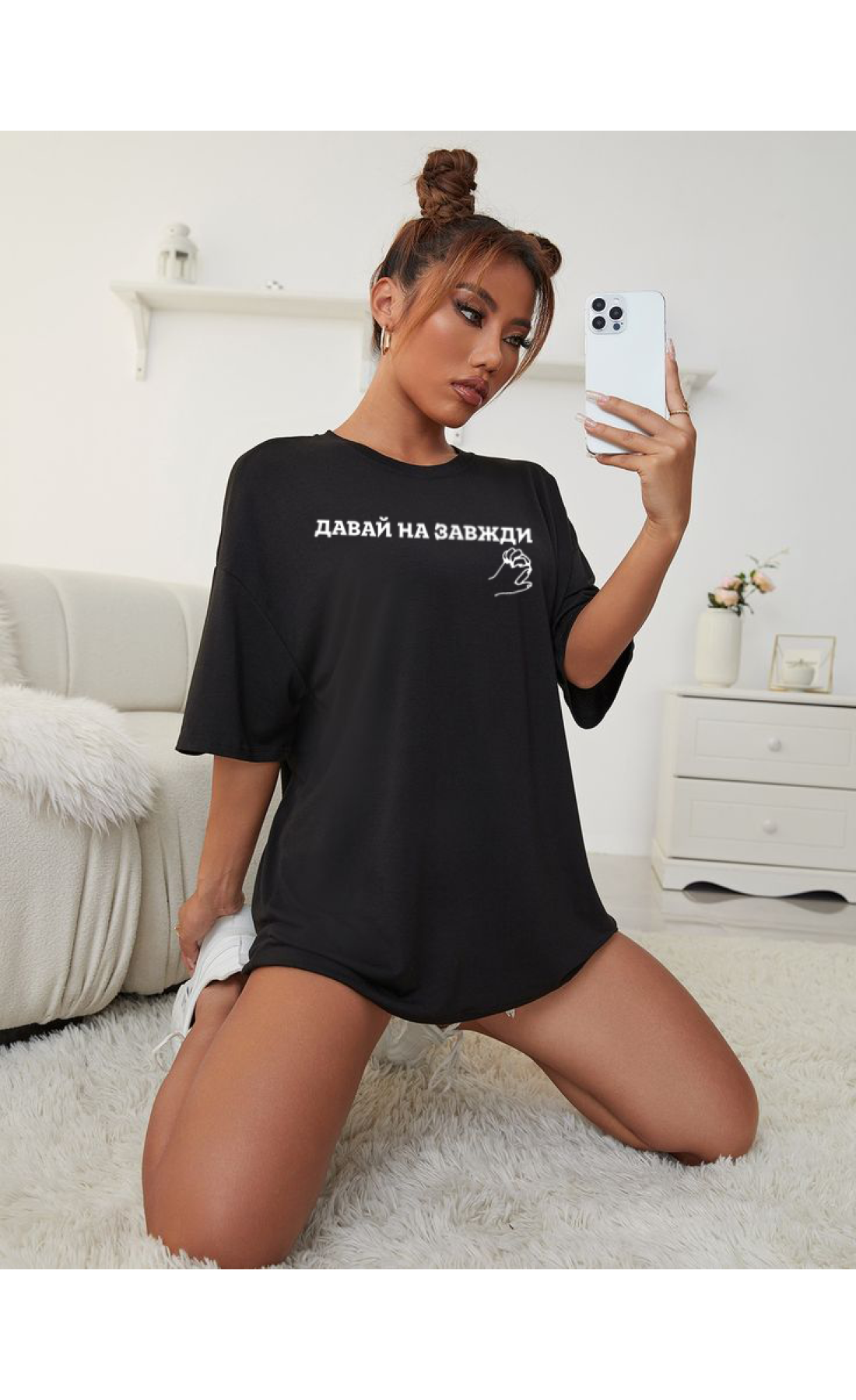 Жіноча чорна  оверсайз футболка з трендовим принтом