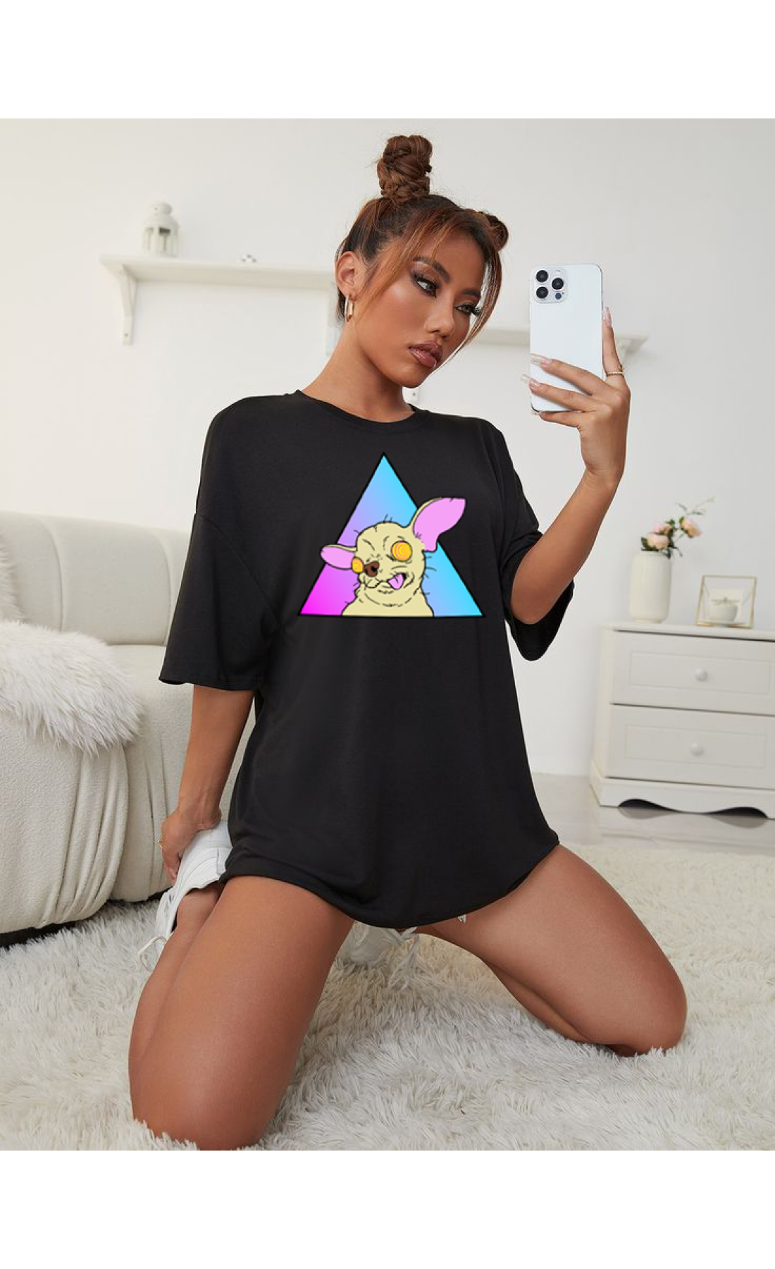 Жіноча чорна  оверсайз футболка з трендовим принтом