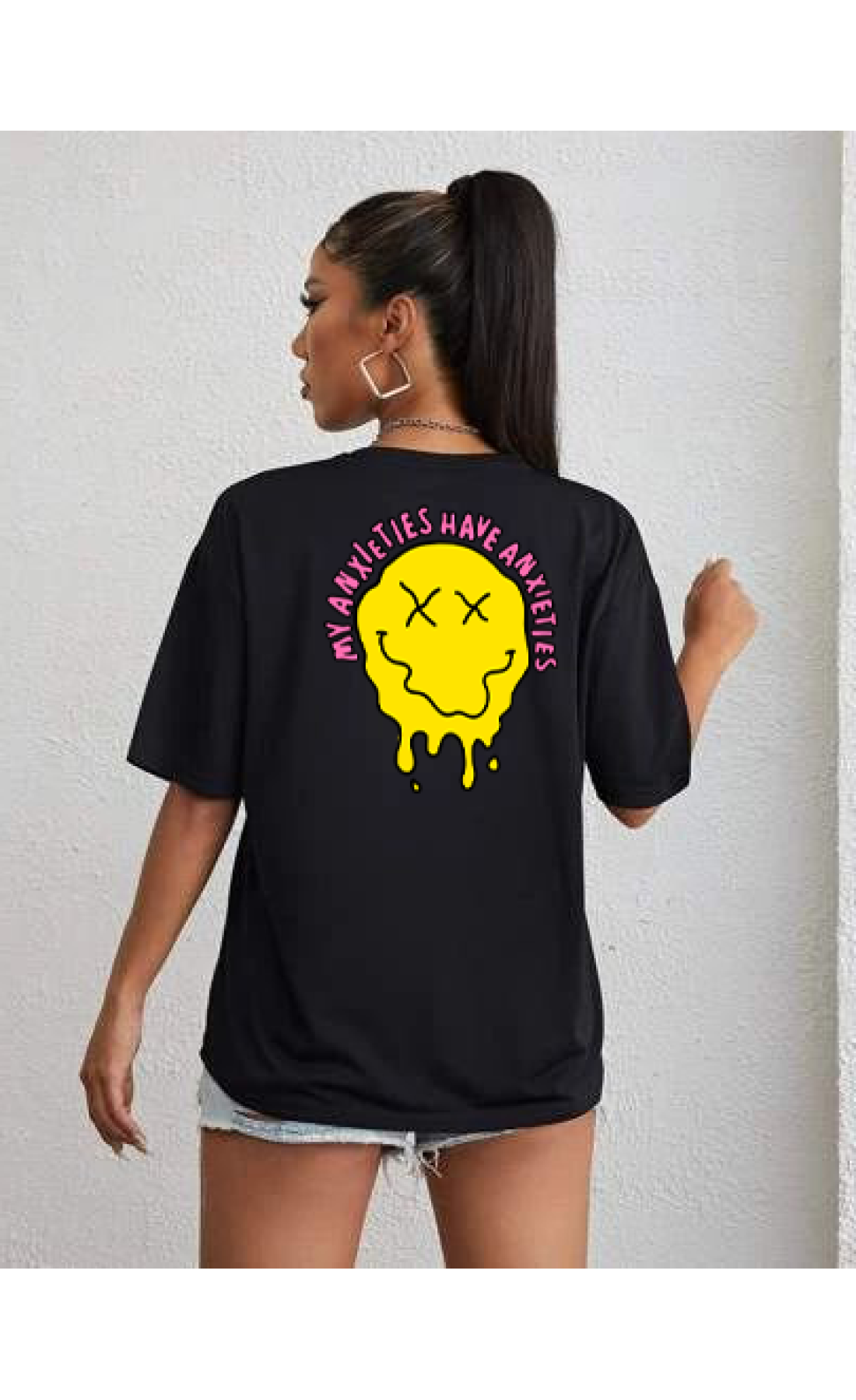 Жіноча чорна  оверсайз футболка з трендовим принтом