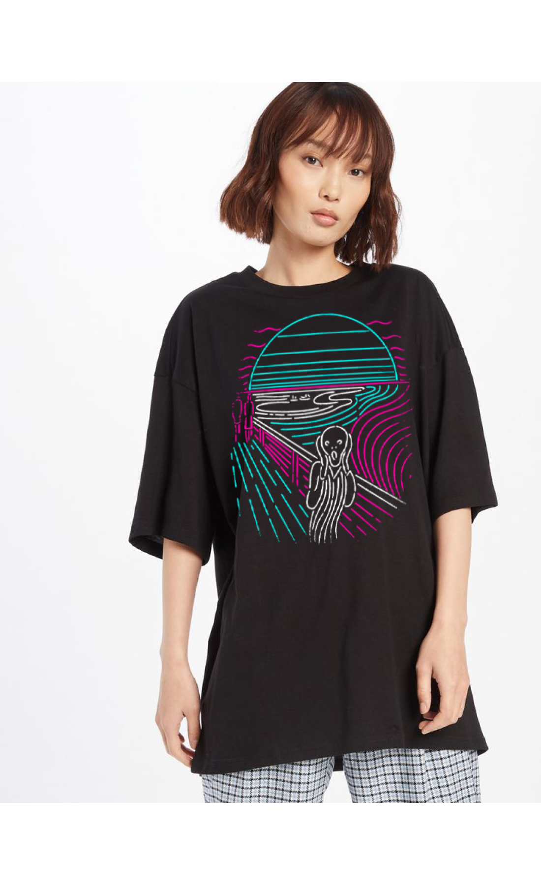Жіноча чорна  оверсайз футболка з трендовим принтом
