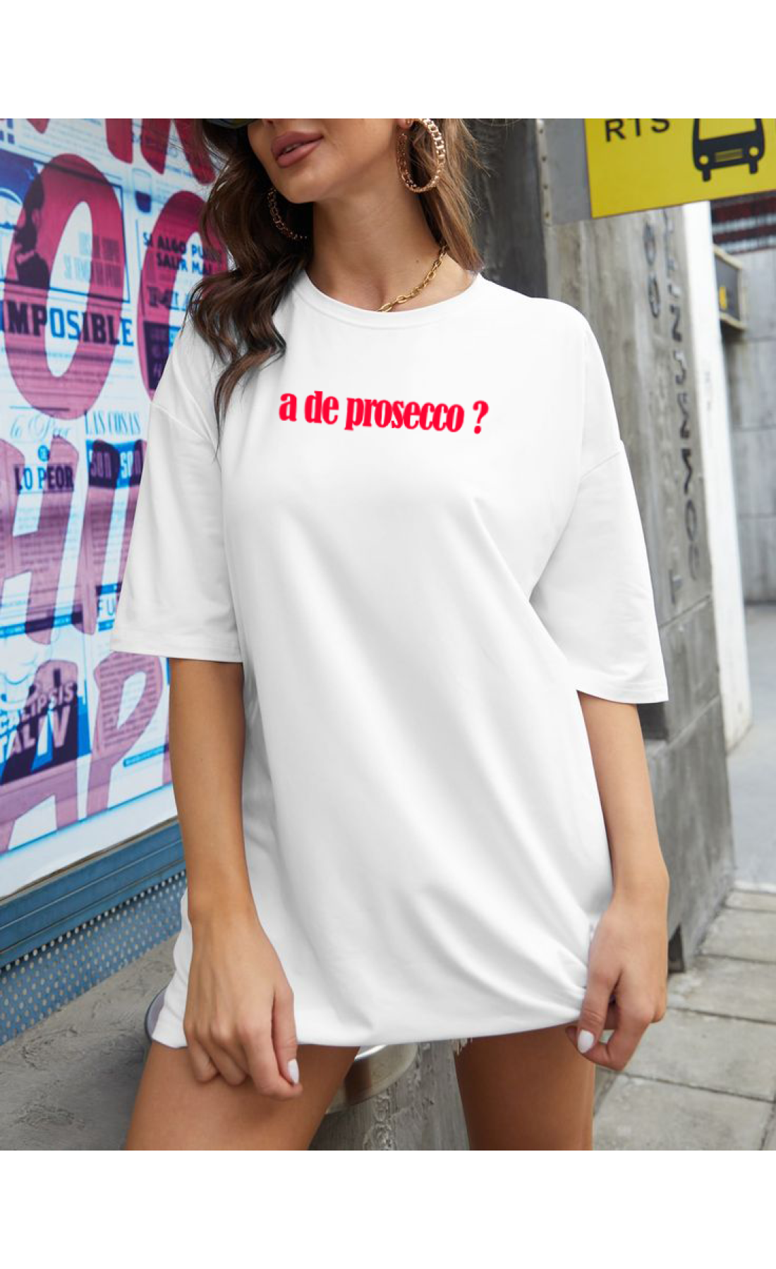 Жіноча біла  оверсайз футболка з трендовим принтом