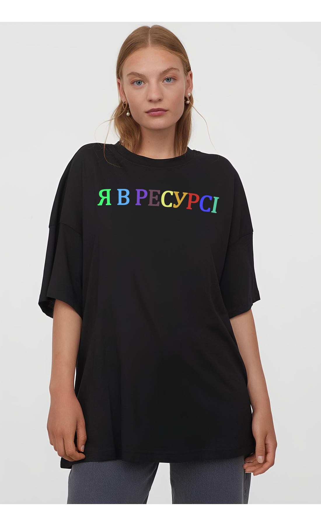 Жіноча чорна  оверсайз футболка з трендовим принтом
