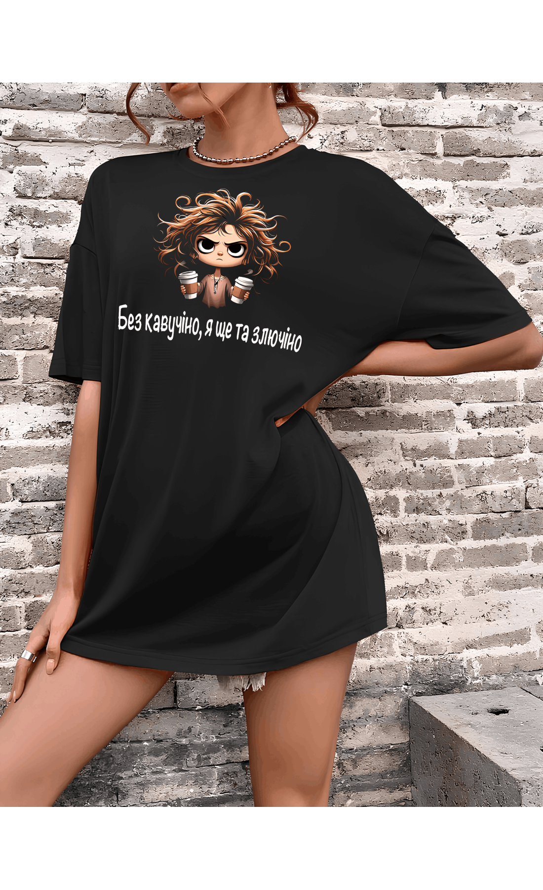 Жіноча чорна  оверсайз футболка з трендовим принтом