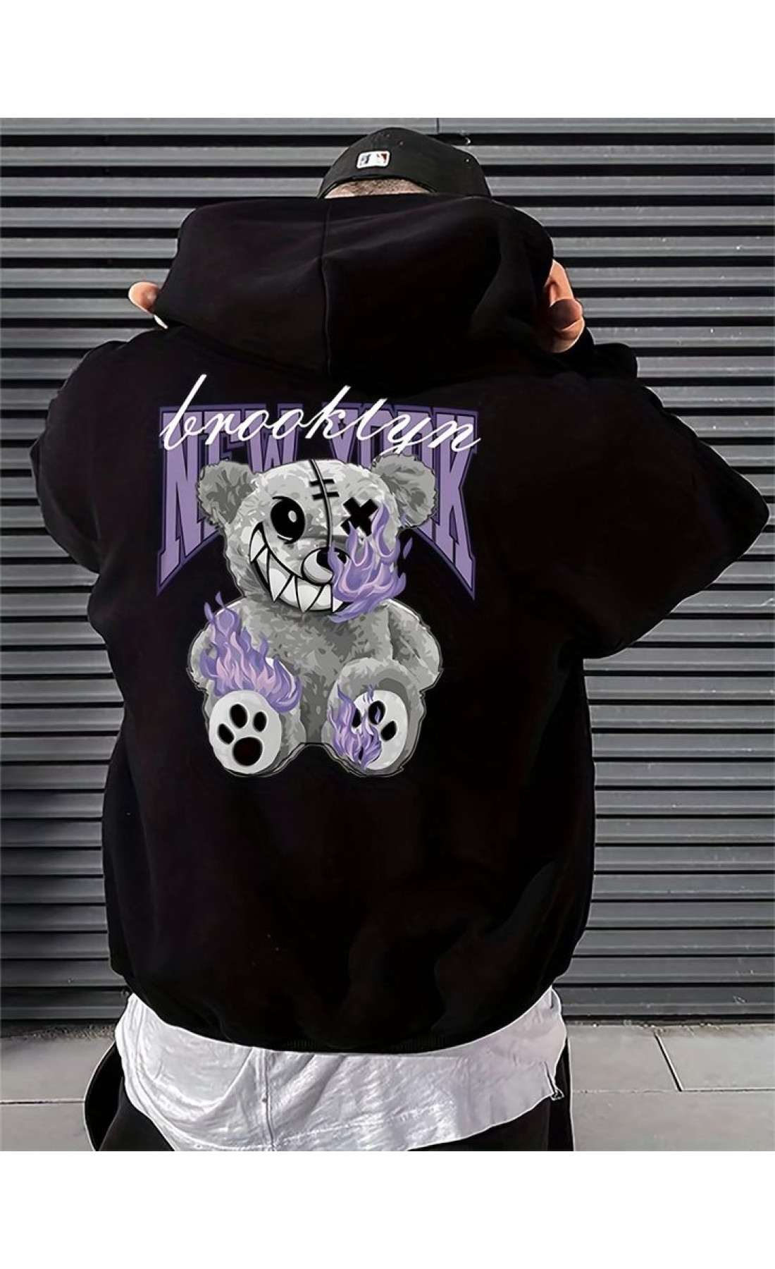 Чорне чоловіче  оверсайз худі з яскравим принтом