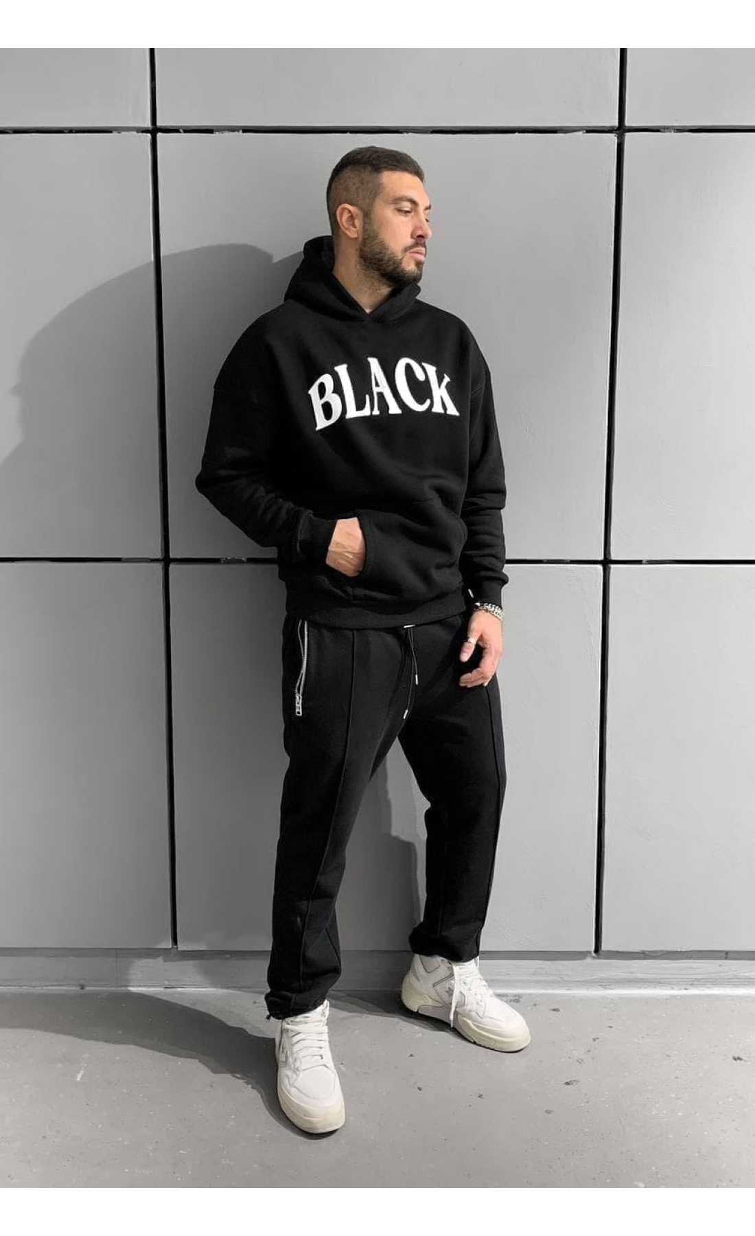 Чорне чоловіче  оверсайз худі з модним дизайном