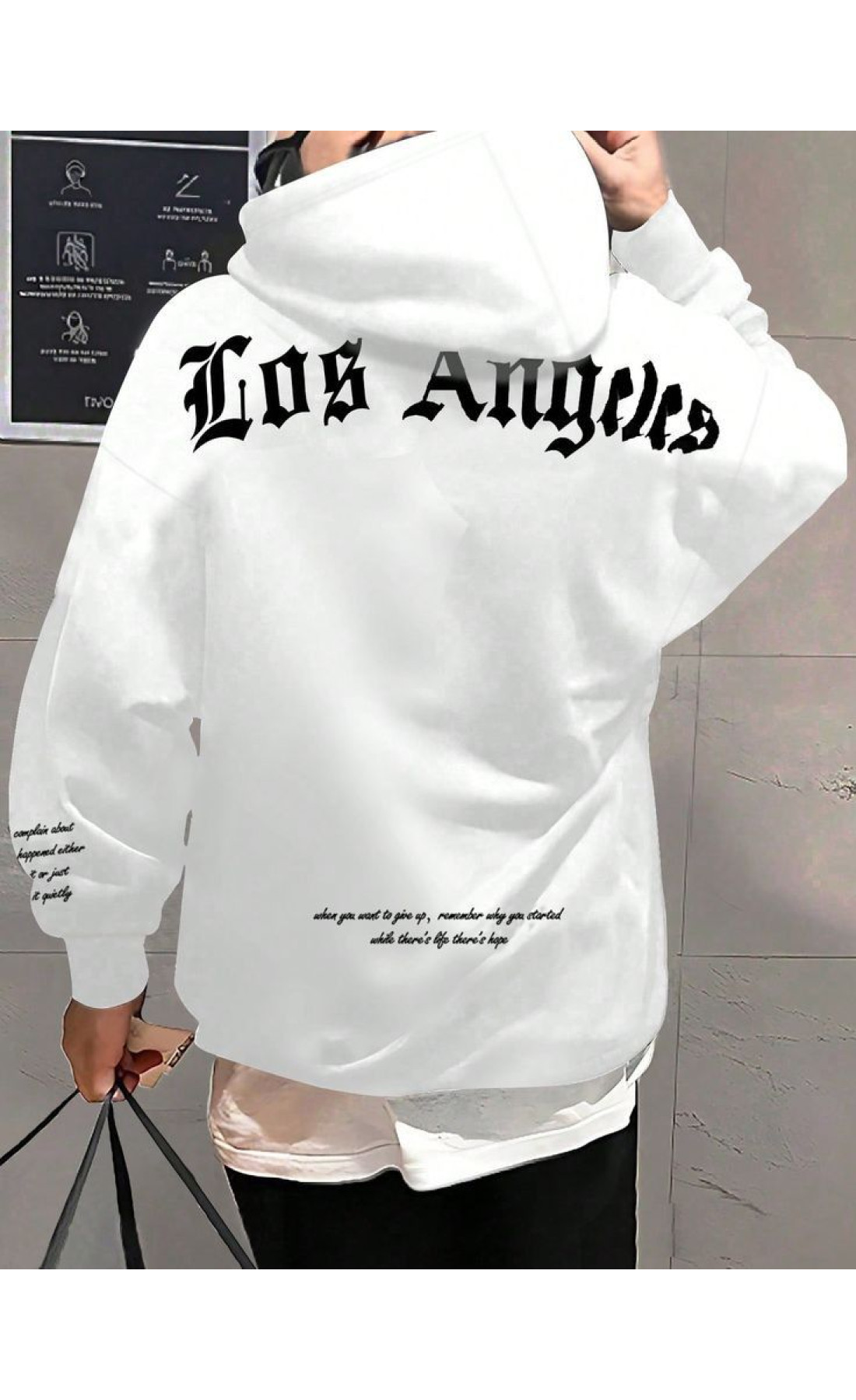 Біле чоловіче  оверсайз худі з трендовим дизайном