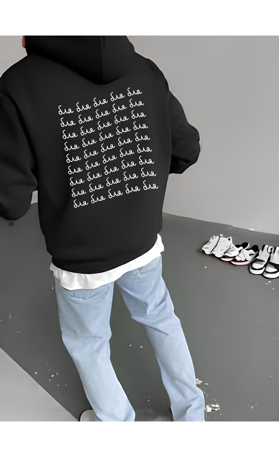 Чоловіче чорне  оверсайз худі з трендовим принтом