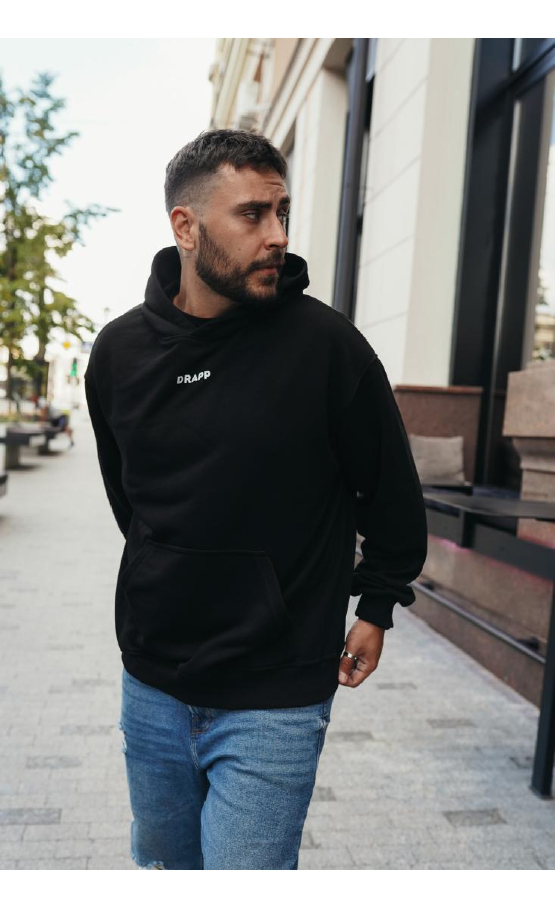 Чоловіче чорне  оверсайз худі з трендовим принтом