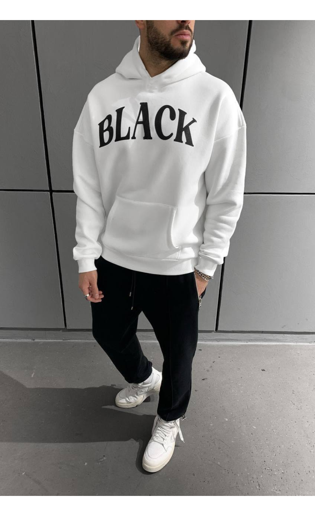 Біле чоловіче  оверсайз худі з модним дизайном