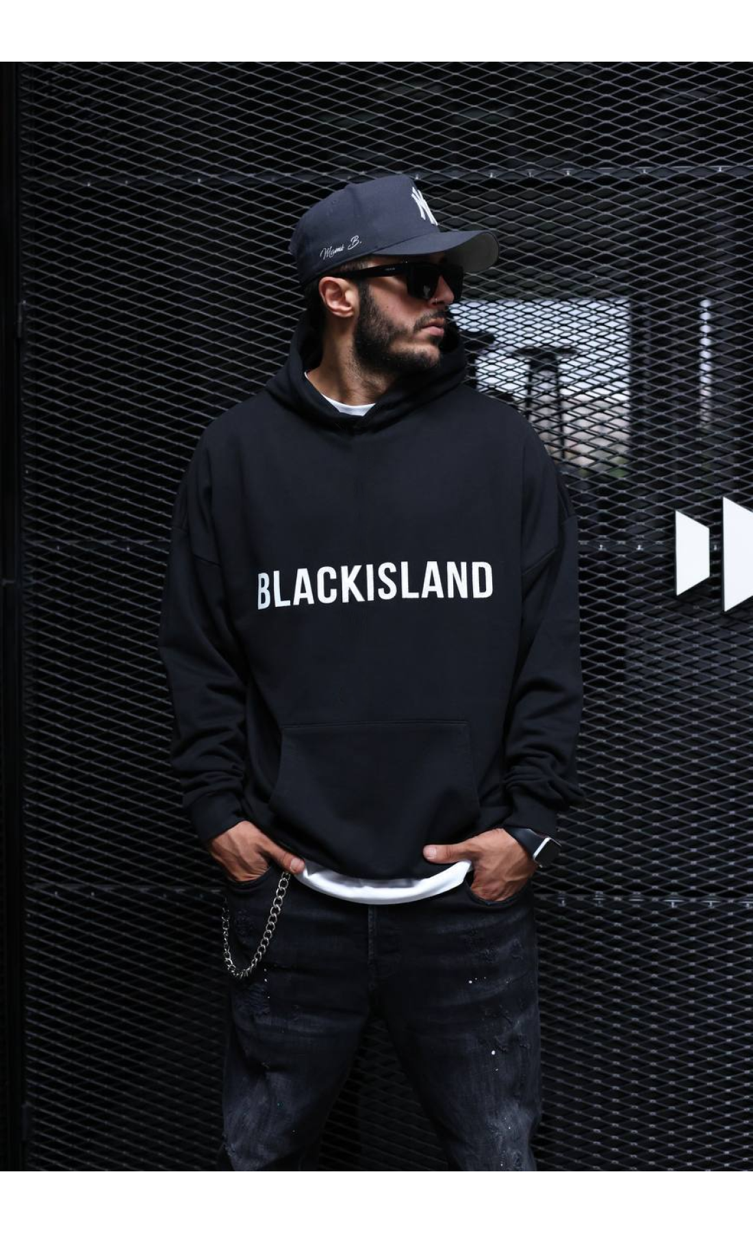 Чорне чоловіче  оверсайз худі з модним дизайном