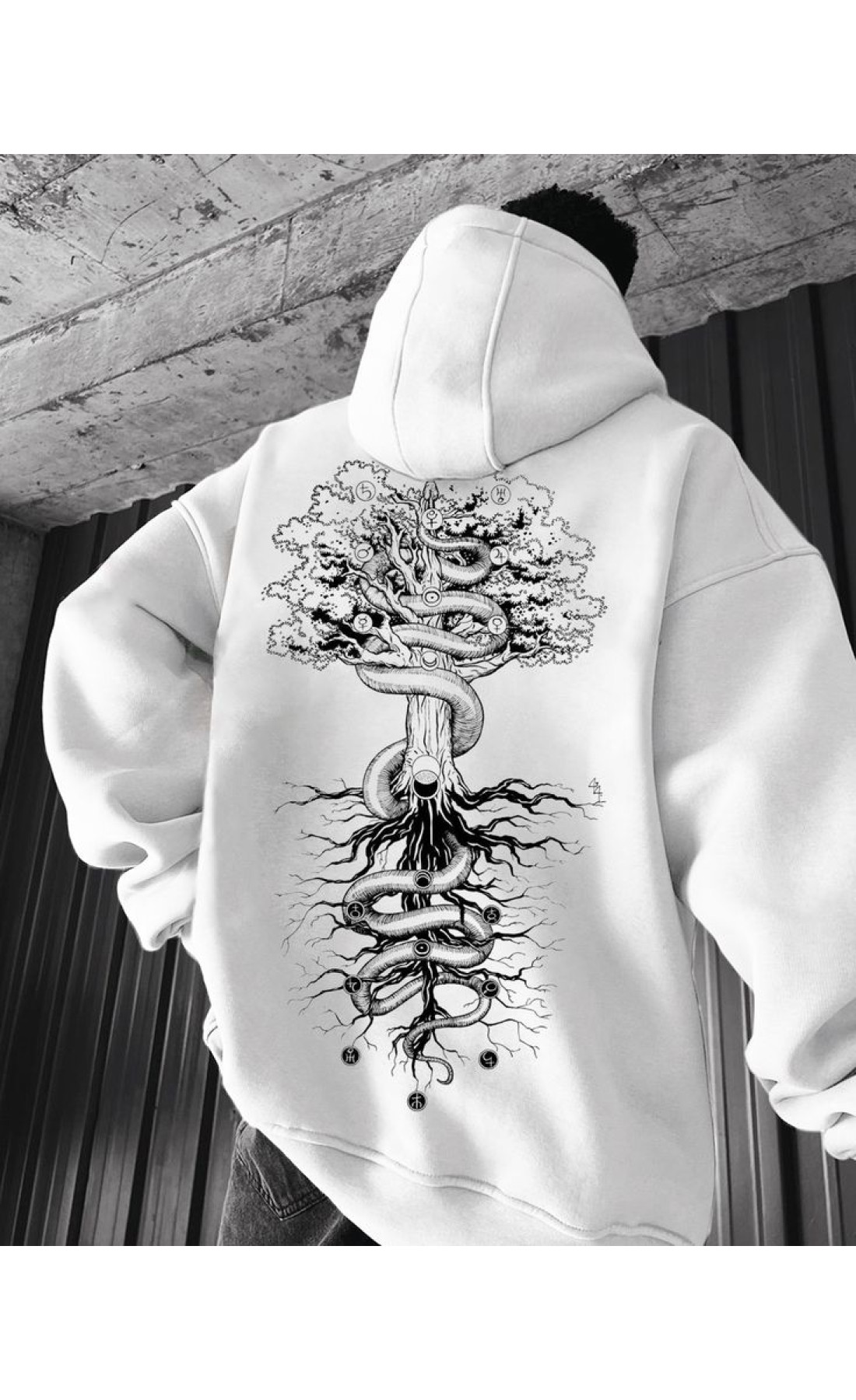 Біле чоловіче  оверсайз худі з трендовим дизайном