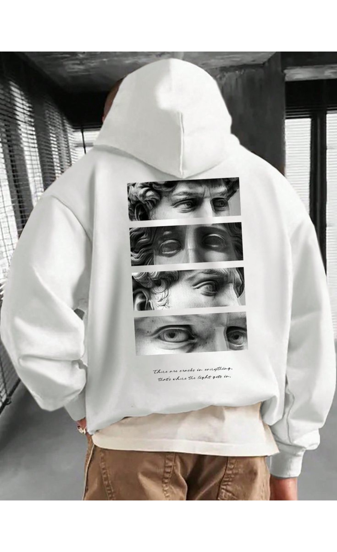 Біле чоловіче  оверсайз худі з трендовим дизайном