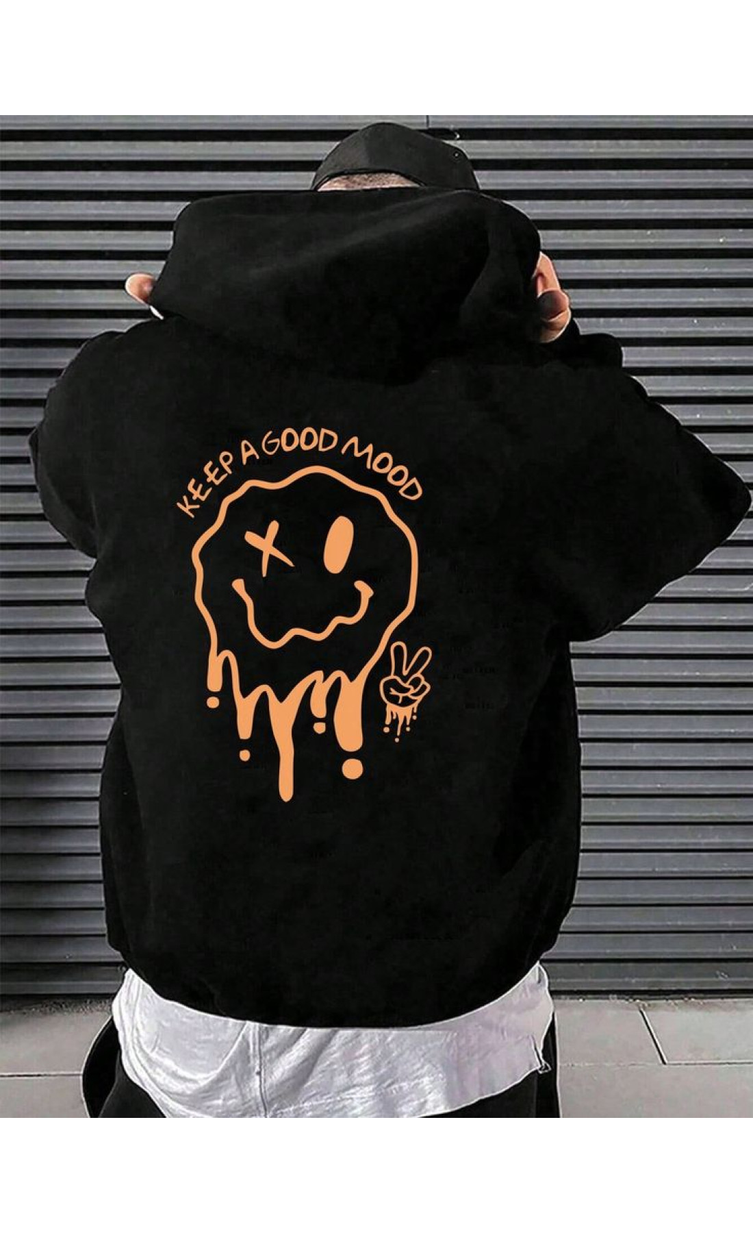 Чорне чоловіче зручне оверсайз худі з яскравим дизайним