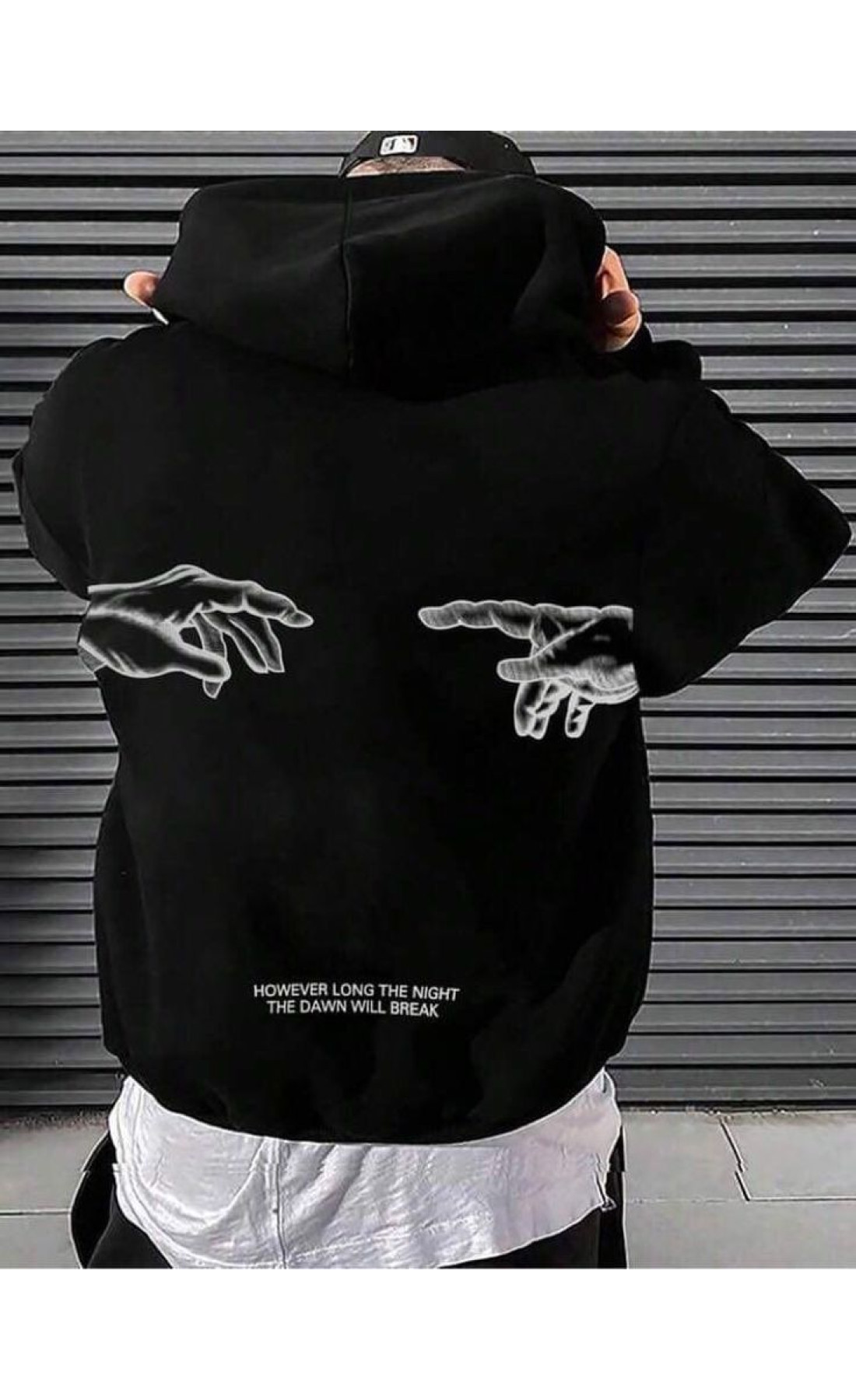 Чоловіче чорне  оверсайз худі з трендовим принтом