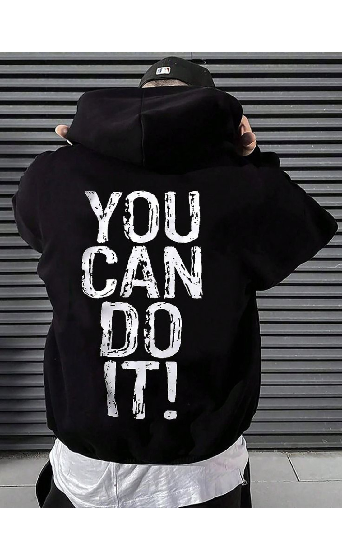 чорне чоловіче оверсайз худі зі стильним дизайном