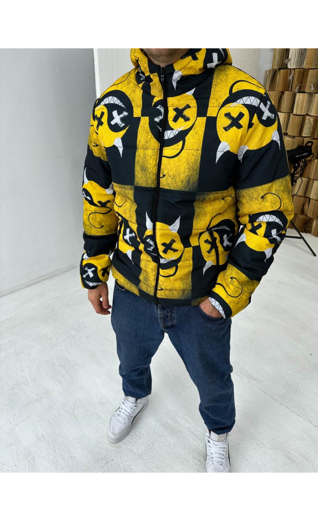 Демісезонна чоловіча чорно-жовта куртка з капюшоном