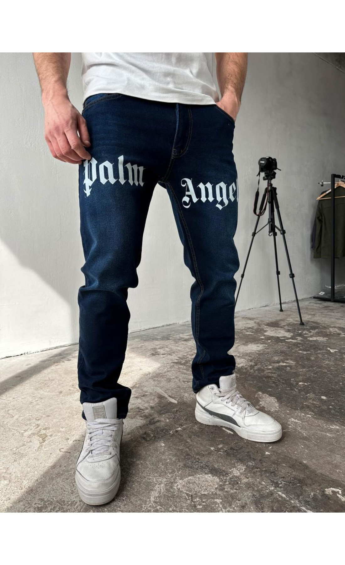 Чоловічі темно-сині зручні завужені джинси з модними написами