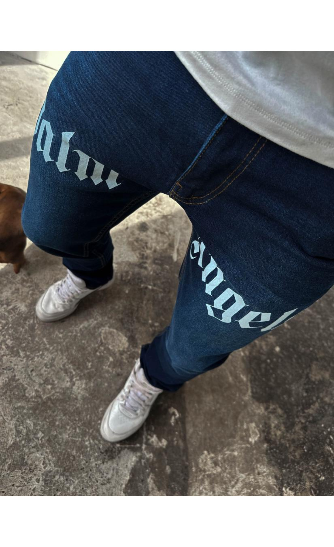 Чоловічі темно-сині зручні завужені джинси з модними написами