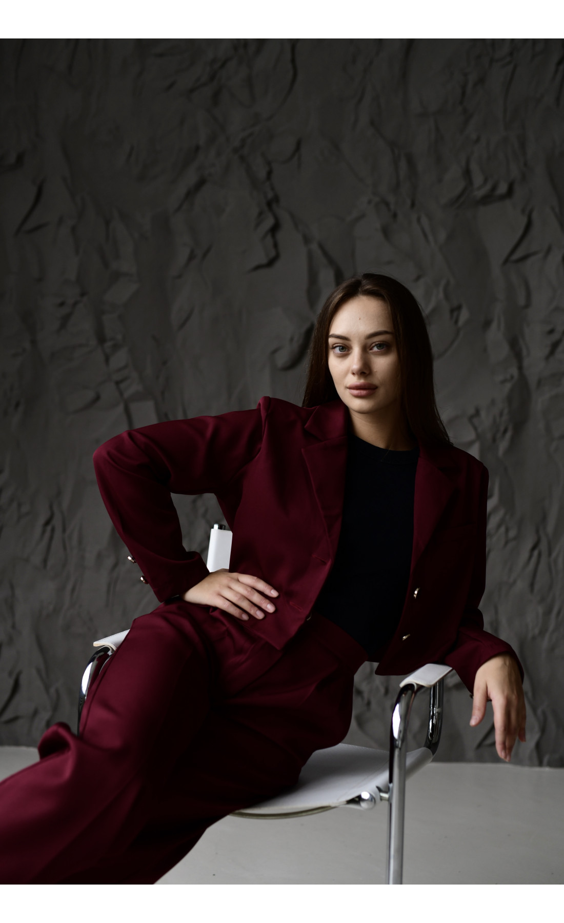 Класичний костюм жіночий стильний жакет штани костбмна тканина