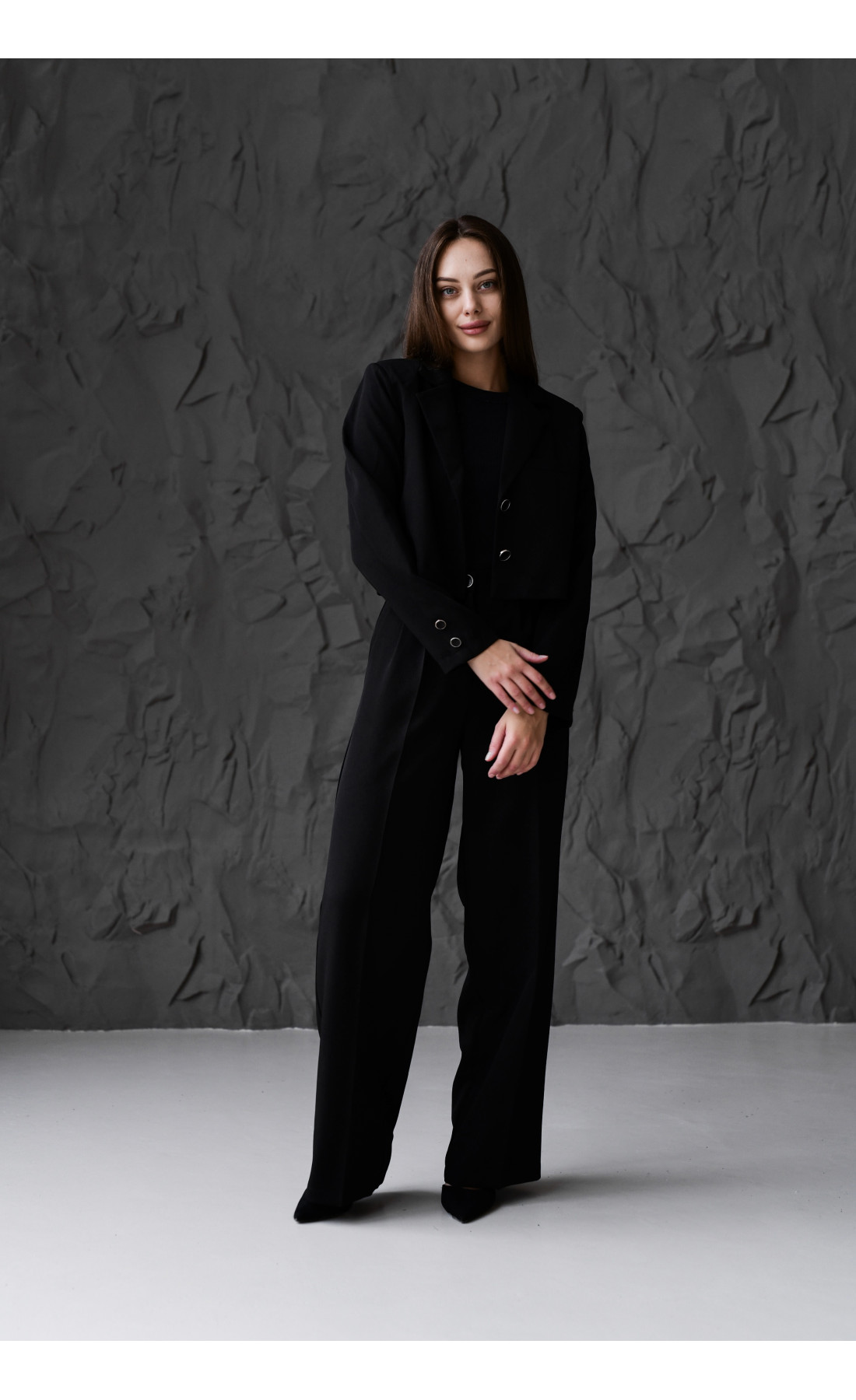 Класичний костюм жіночий стильний жакет штани костбмна тканина