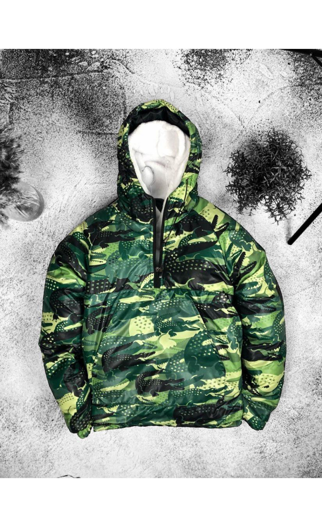 Зелений утеплений анорак із крокодилами