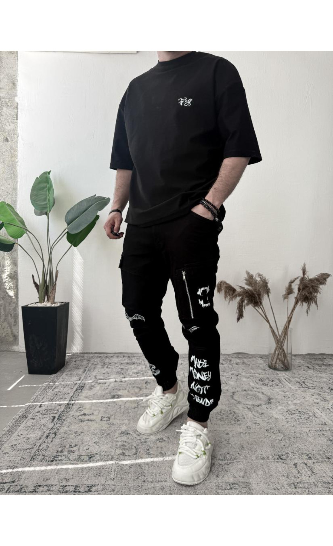 Джинси дтф чоловічі чорного кольору  джогери з принтом