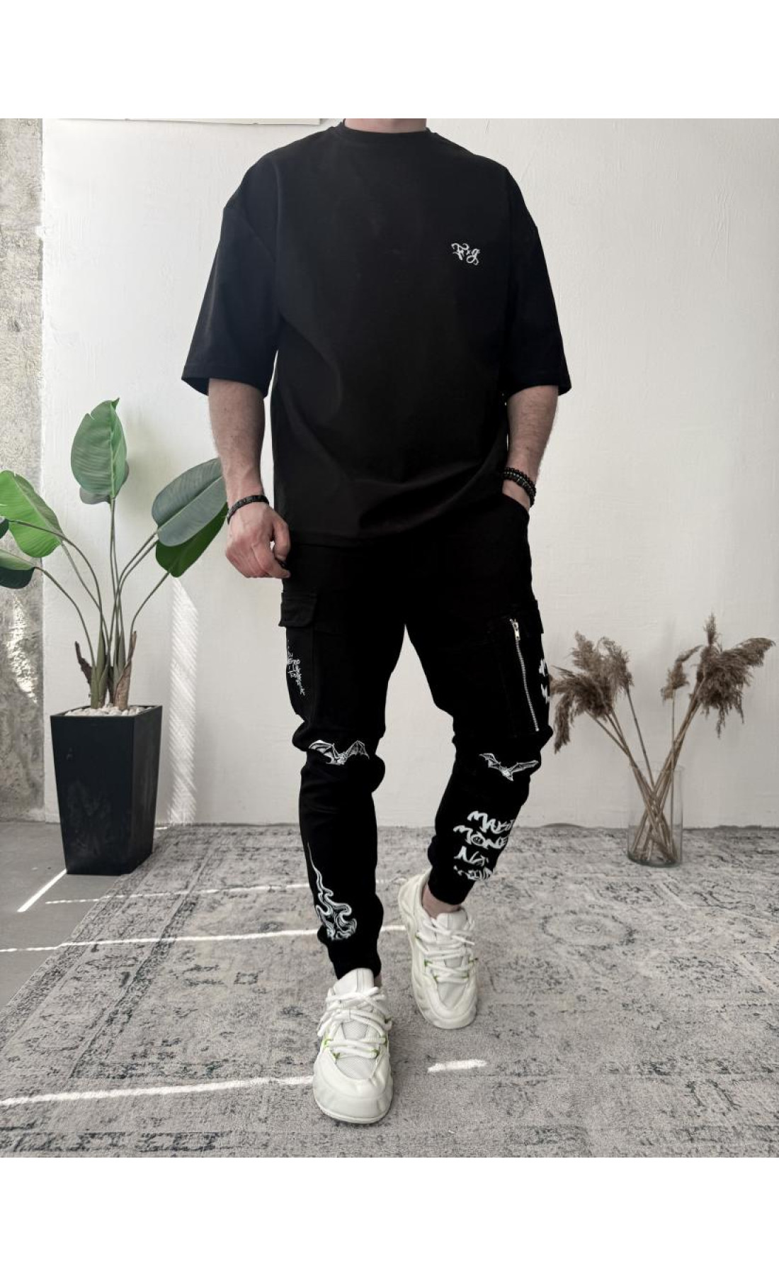 Джинси дтф чоловічі чорного кольору  джогери з принтом
