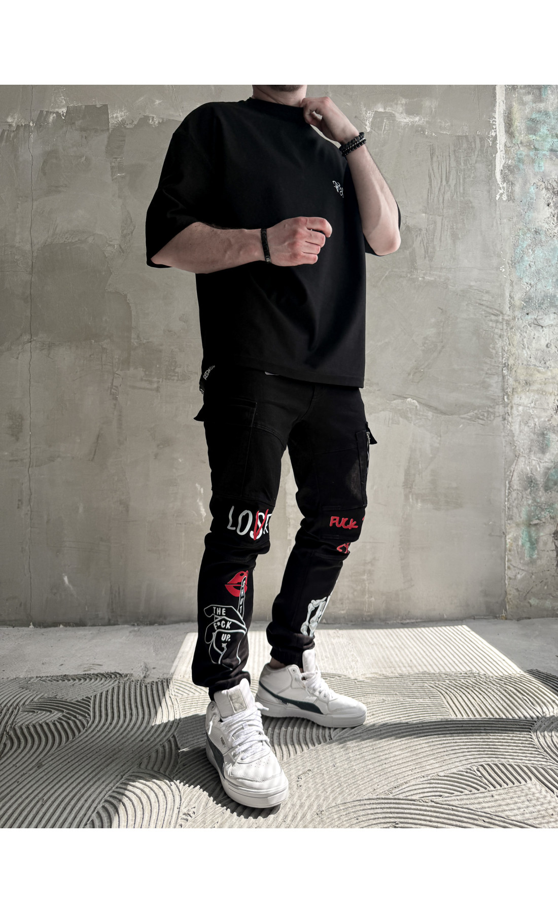 Джинси дтф чоловічі чорного кольору  джогери з принтом