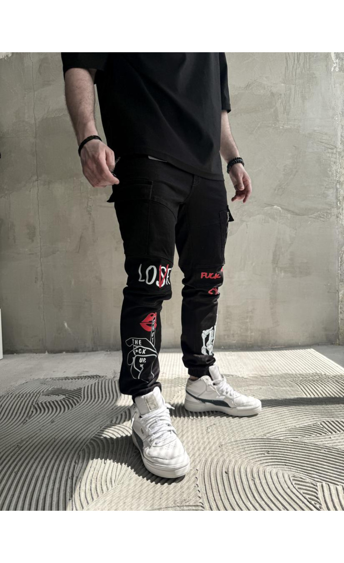 Джинси дтф чоловічі чорного кольору  джогери з принтом