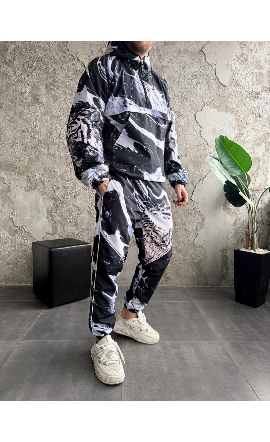 Костюм анорак джогери стильний різні кольори виробництво україна принтований