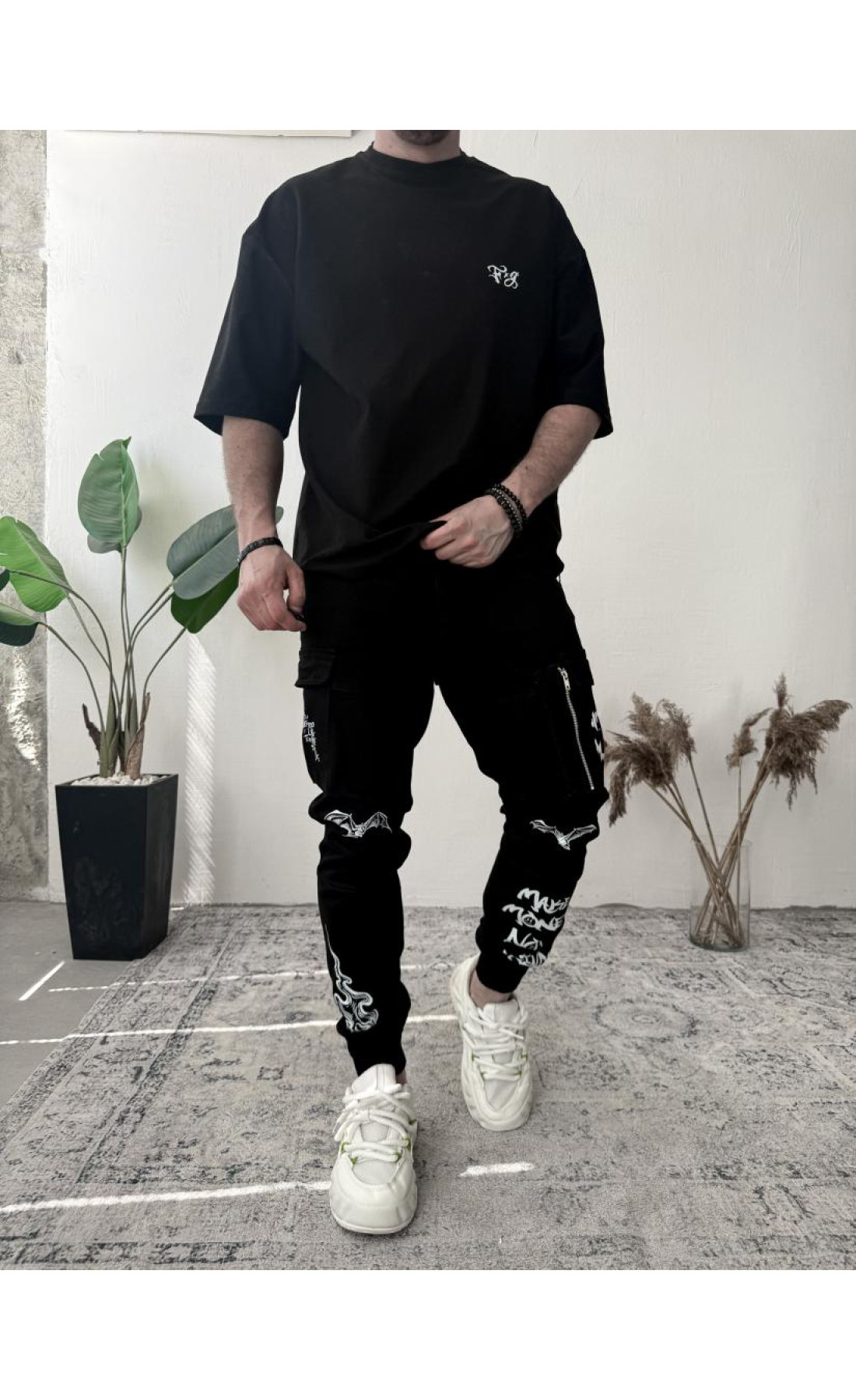 Джинси дтф чоловічі чорного кольору  джогери з принтом