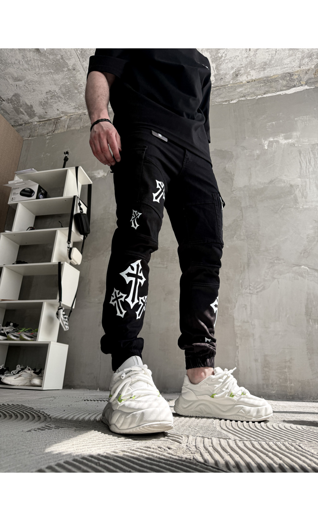 Джинси дтф чоловічі чорного кольору  джогери з принтом