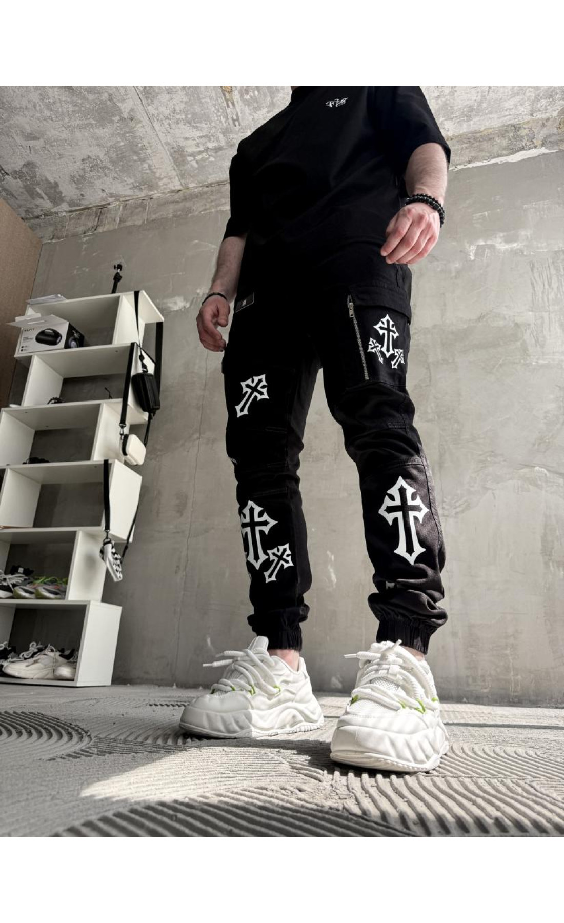 Джинси дтф чоловічі чорного кольору  джогери з принтом